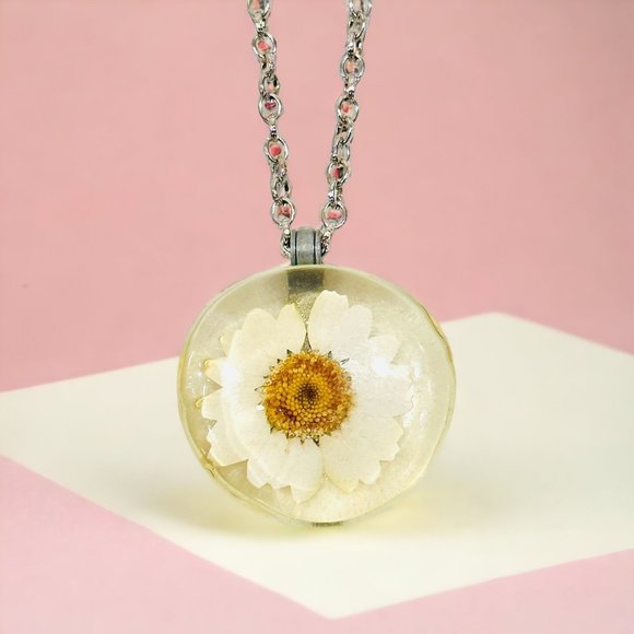 Vintage Petal Lane Pressed Flower/Resin Necklace - Picture 1 of 5
